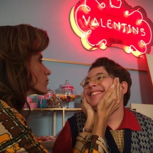 Dona Anita, mãe de Albertinho, a vizinha frutiquira